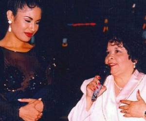 Selena Quintanilla junto a Yolanda Saldivar, mujer que la asesinó de un disparo en 1995.