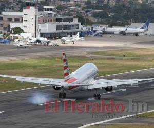 El aeropuerto internacional Toncontín cuenta con una pista de 2,500 metros donde pueden despegar y aterrizar aviones de hasta 600 pasajeros. Foto: Alex Pérez/El Heraldo