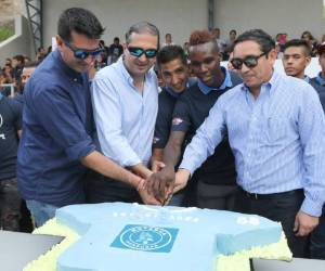Diego Vazquez junto al directivo Pedro Atala en la celebración del aniversario del Azul (Foto: EL HERALDO)