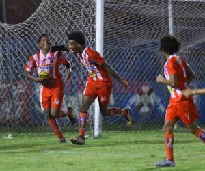 Elder Torres abrió el marcador en el estadio Nilmo Edwards conocido como estadio ceibeño. Foto: OPSA