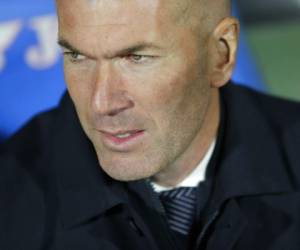 Zinedine Zidane, entrenador del Real Madrid, ya quiere que termine la Liga de España para comenzar a reestructurar un nuevo equipo. Foto:AP