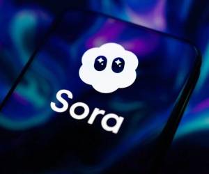 Sora, la plataforma de IA de OpenAI, facilitó la creación de deepfakes que circulaban como hechos reales en redes sociales, un riesgo que EH Verifica documentó antes de su cierre.