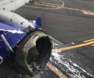 Marty Martínez, uno de los pasajeros del vuelo 1380 de Southwest, publicó fotografías del percance que sufrió el avión. Foto: Facebook