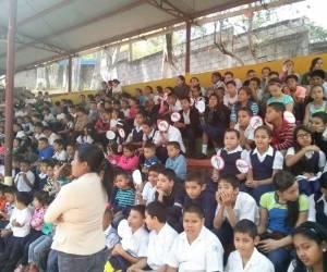 Los niños portaban un rótulo en señal de erradicar al vector que transmite el zika, dengue y chikungunya.