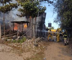 Así se consumió la vivienda del adulto mayor.