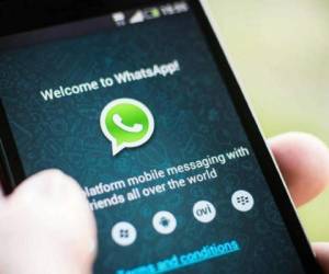 WhatsApp cuenta con varios trucos que muchos de sus usuarios aún no conocen, los cuales fueron incluidos para mejorar la interacción de las personas que utilizan esta app. Foto: Agencia AFP