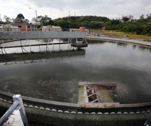 La planta de tratamiento, ubicada en San José de la Vega, fue inaugurada en 2007, pero solo limpia una pírrica cantidad de agua.