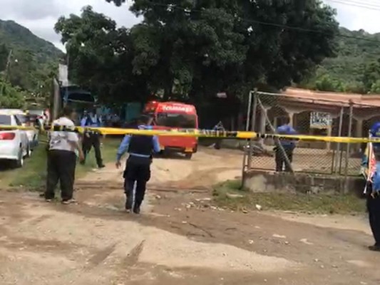 Miembros de la Policía Nacional llegaron al lugar tras el hecho violento.