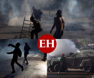 Miles de personas volvieron este viernes a enfrentarse violentamente con la policía en los alrededores de la plaza Italia de Santiago, en una nueva marcha convocada en apoyo a los reclamos sociales que estallaron hace más de dos meses en Chile. FOTOS: AFP