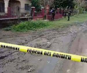 El sector donde se halló el cuerpo de la fémina fue cerrado por las autoridades.