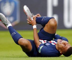 Mbappé tendrá que estar de baja por tres semanas tras sufrir una lesión de ligamento en el tobillo. Foto: AFP