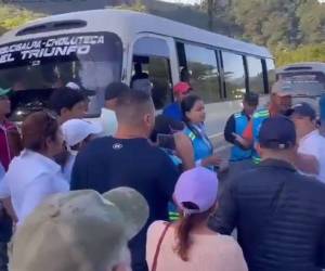 En la carretera del sur y oriente del país, personal del IHTT impide el paso de algunas unidades de transporte que se dirigen a la movilización del BOC.