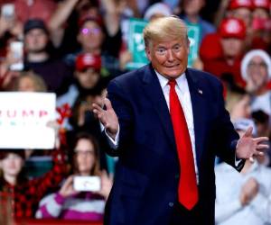 La Cámara de Representantes de Estados Unidos, dominada por los demócratas, votó a favor del 'impeachment' (destitución) del multimillonario por 'abuso de poder' con fines políticos personales.