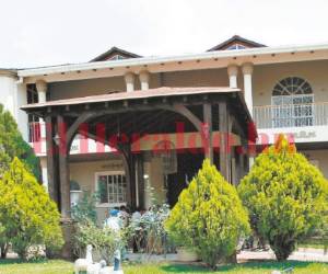 La vivienda de la ex primera dama Rosa Elena Bonilla permanece con las puertas cerradas.