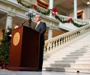 El secretario de Estado de Georgia, Brad Raffensperger, habla el lunes 14 de diciembre de 2020 durante una conferencia de prensa, en Atlanta. Foto: AP