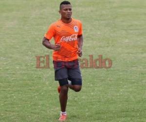 El defensa Ever Alvarado ha sido de los jugadores más criticados en Olimpia, sin embargo, quiere limpiar su imagen en los cruces de semifinales. Foto: EL HERALDO