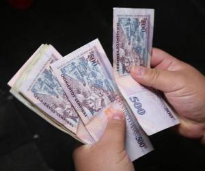 En consecuencia, la víctima estafada efectuó varias transacciones los días 9, 10 y 17 de noviembre de 2021, los cuales ascienden un total de más 800 mil lempiras (L.831, 042.00).