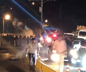 En el bulevar Kuwait no hubo paso vehicular durante varias horas. Foto cortesía Twitter