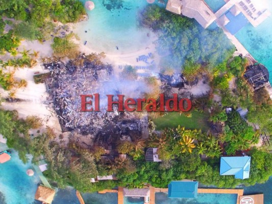 La imagen aérea muestra el daño del fuego en la pequeña isla del Little French Key.