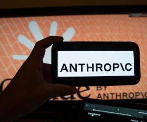 El desarrollo de la inteligencia artificial sin regulación genera gran preocupación por los riesgos que implica.
