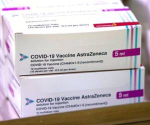 En esta imagen de archivo, tomada el 2 de enero de 2021, dosis de la vacuna contra el coronavirus desarrollada por la Universidad de Oxford y la farmacéutica AstraZeneca llegan al hospital Princess Royal, en Haywards Heath, Inglaterra. Foto: AFP