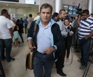 Jorge Luis Pinto regresó ayer de Europa y se encontró con la noticia de la partida de Eddie Hernández. Foto: Juan Salgado