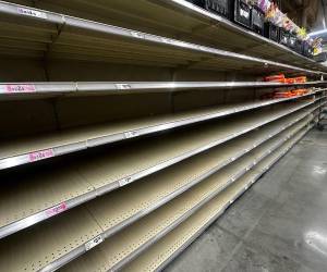 El estado de Texas, y en particular el área metropolitana de Houston, se mantiene en alerta ante el avance de una peligrosa tormenta invernal que este fin de semana afecta a gran parte de Estados Unidos y ya ha provocado cortes de energía, cancelaciones masivas de vuelos y cierre de carreteras.