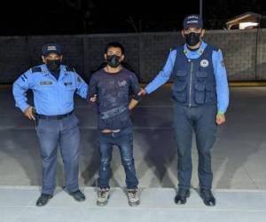 El sujeto tiene una orden de captura pendiente por suponerlo responsable del delito de homicidio en perjuicio de Junior Roberto Sánchez Rivera