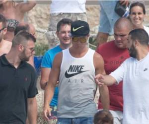 Cristiano Ronaldo disfruta junto a varios amigos y familiares de las bellas playas de Ibiza (Foto: Infobae)