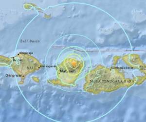 El Servicio Geológico de Estados Unidos (USGS) informó que el sismo tuvo una magnitud de 7,0 y su epicentro se encontraba a unos 2 kilómetros (1 milla) al este-sureste de Loloan, con una profundidad de 10,5 kilómetros (6 millas).