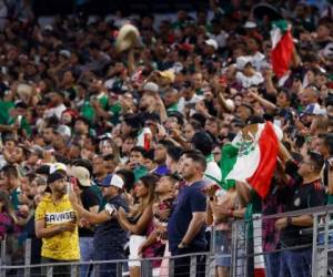 A pesar de las advertencias, la afición mexicana ha continuado con el deplorable grito y finalmente la selección de México podría sufrir las consecuencias por este comportamiento. Foto: AFP