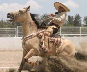 Vicente Fernández formó el grupo 'Los Tres Potrillos'.