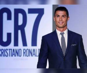 El delantero portugués Cristiano Ronaldo ha ganado un total de 93 millones de dólares entre su salario de fútbol de 58 millones y 35 millones en ingresos por endosos comerciales.