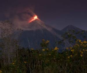 Por seguridad se tiene previsto que los miles de evacuados que ocasionó la erupción comiencen a retornar a sus hogares a partir del martes. Foto: AP