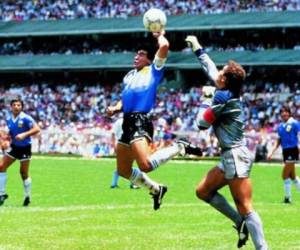 'La mano de Dios' es el nombre con el que se conoce al gol anotado por Maradona en el partido entre Argentina e Inglaterra por los cuartos de final del Mundial de 1986.