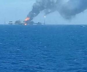 El incendio se registró en la plataforma E-Ku-A2 del complejo Ku-Maloob-Zaap, ubicado en el estado de Campeche, y fue controlado poco más de una hora después de que se desencadenara por causas que todavía se desconocen.