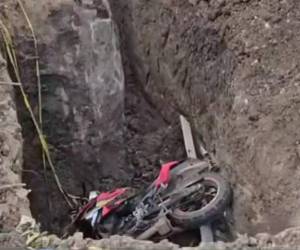 Las autoridades indicaron que la víctima no portaba documentos de identificación, por lo que aún se desconoce su nombre, edad y domicilio.