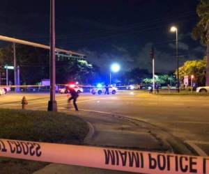 La policía comenzó una persecución que llegó hasta la 7 calle, 72 avenida, cerca del aeropuerto.