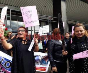 Un grupo de mujeres salió a las calles capitalinas la mañana de este jueves para protestar contra la violación de sus derechos. Fotos: Alex Pérez-David Romero/ EL HERALDO