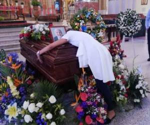 En la Basílica de Suyapa de Tegucigalpa se realizaba este sábado la misa de exequias en memoria de Oscar 'Pelón' Acosta, exalcalde de Tegucigalpa que fue asesinado el jueves 4 de julio del 2019. Fotos: Estalin Irías / EL HERALDO.
