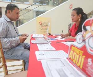 Francisco Lagos llegó a pagar su inscripción en la categoría de Novatos B montañesa y la de su hijo Rodrigo, de siete años. Esta será la primera vez que competirán en la Vuelta de EL HERALDO (Foto: David Romero/EL HERALDO)