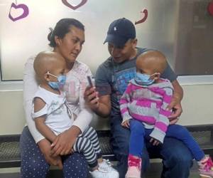 Las gemelas Angie y Hani asisten cada semana al HE para recibir su tratamiento de quimioterapia.