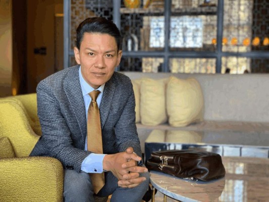 Yokoi Kenji lamentó el crimen contra el presentador de televisión.