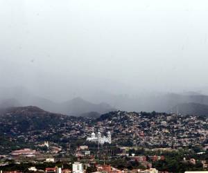En las zonas altas de Tegucigalpa se esperan tormentas con actividad eléctrica y fuertes vientos.