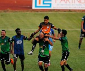 Los locales tuvieron la oportunidad de sentenciar la llave en los últimos minutos pero el arquero santabarbarense se agrandó en su marco y tapó un penal.