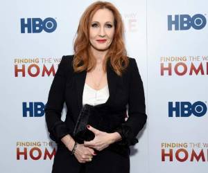 La famosa escritora se encuentra en el ojo del huracán. AP.