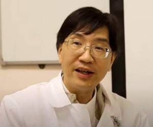 El microbiólogo Yuen Kwok-yung habló con la BBC de Londres. Captura de video.