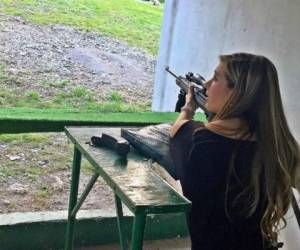 Ileana Salas aparenta ser una experta en tiro al blanco. Foto: Instagram