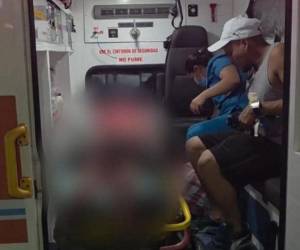 El joven fue llevado a un centro asistencial tras el accidente laboral.