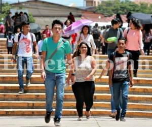 Alumnos ingresando a la máxima casa de estudios, foto: David Romero/ EL HERALDO
